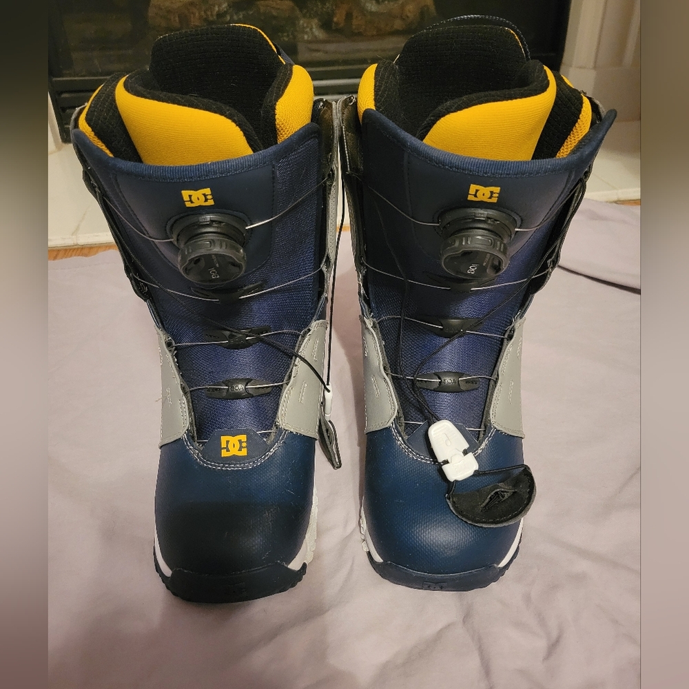 DC Navy and Yellow Snowboard Boots, Size 8 in Men's and 9.5 in Women's